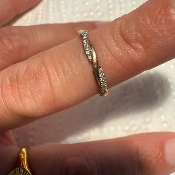 10k Rose gold simulated diamonds twisted ring - Picture 3 of 6